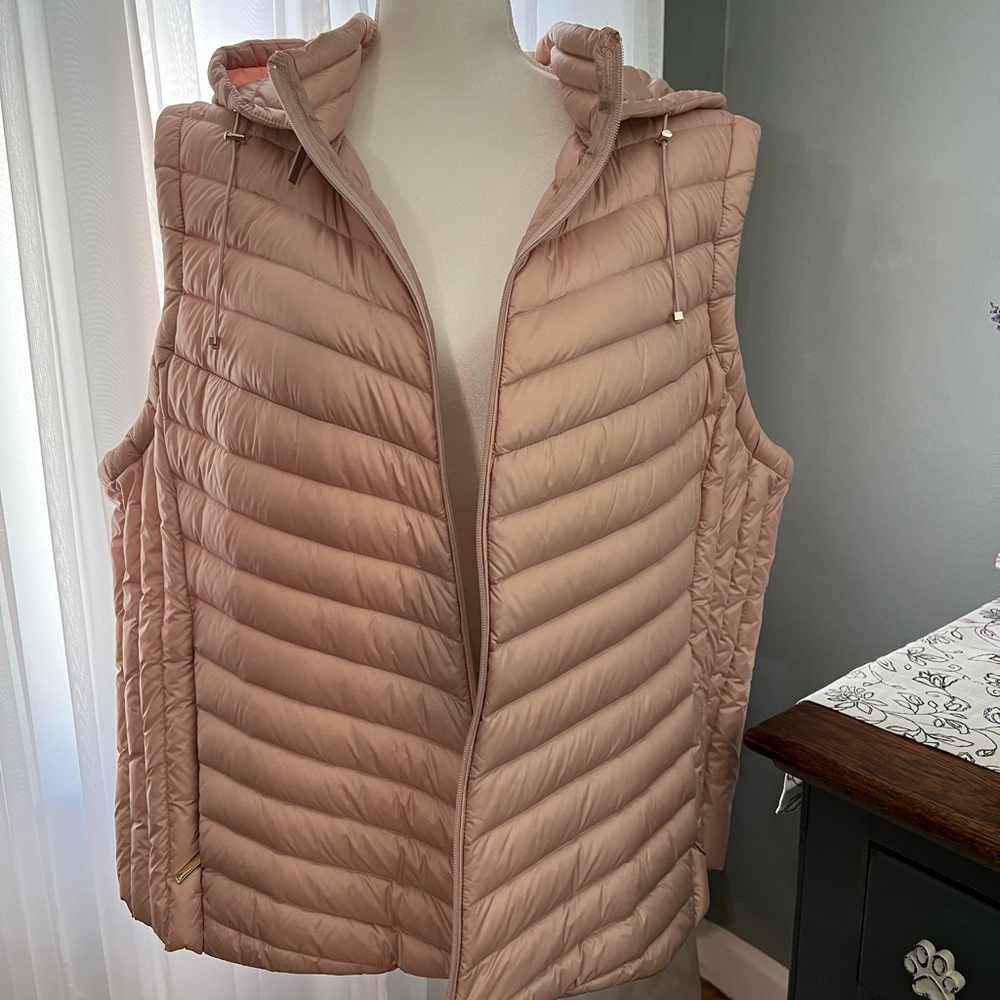 Blush/rose colored zip front packable vest. 3xl NWT.